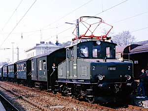 E 69 02 mit dem Pendel-Sonderzug